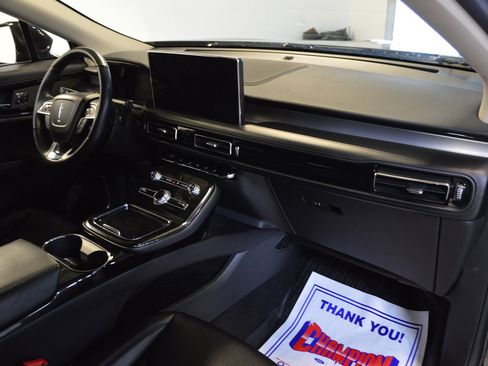 Used 2023 Lincoln Nautilus AWD w/ Premium Package image 10
