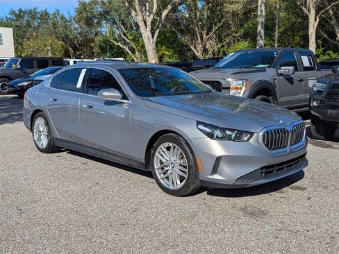 Used 2025 BMW 530i xDrive w/ Premium Package image 2