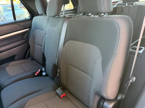 Used 2018 Ford Explorer XLT AWD/4WD image 42