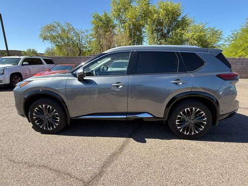 Used 2024 Nissan Rogue Platinum w/ Platinum Premium Package FWD image 8