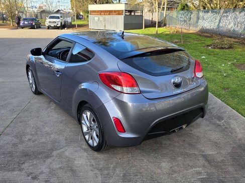 Used 2017 Hyundai Veloster FWD image 7