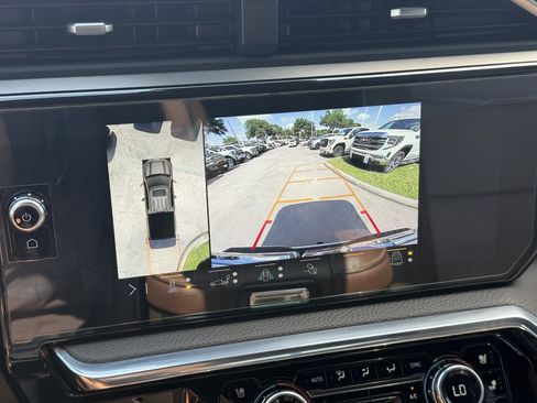 Used 2023 GMC Sierra 1500 Denali w/ Technology Package AWD/4WD image 18