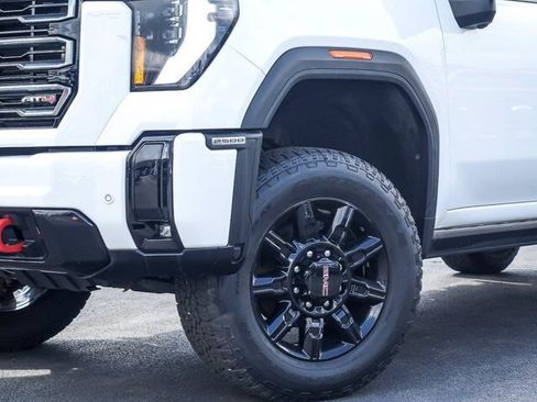 Used 2025 GMC Sierra 2500 AT4 w/ AT4 Premium Plus Package AWD/4WD image 4