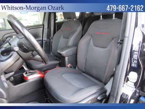 Used 2019 Jeep Renegade Trailhawk w/ UConnect 8.4 Nav Group AWD/4WD image 23