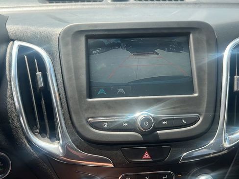 Used 2018 Chevrolet Equinox LT image 18