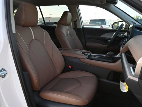New 2026 Toyota Grand Highlander AWD image 14