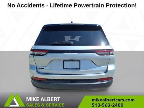 Used 2023 Jeep Grand Cherokee Altitude image 6