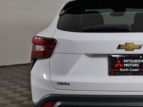 Used 2025 Chevrolet Trax LT w/ LT Convenience Package FWD image 14