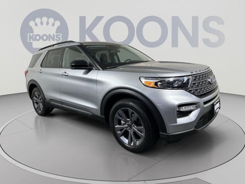 Used 2023 Ford Explorer XLT w/ Equipment Group 202A AWD/4WD image 2
