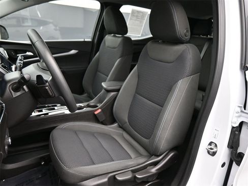 Used 2023 Chevrolet Bolt EUV LT image 14