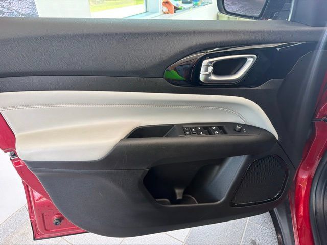 Used 2025 Jeep Compass Limited AWD/4WD image 14
