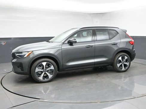 New 2026 Volvo XC40 B5 Plus w/ Protection Package Premier AWD/4WD image 4