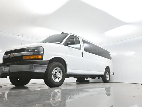 Used 2025 Chevrolet Express 3500 LT w/ LT Preferred Equipment Group RWD image 52