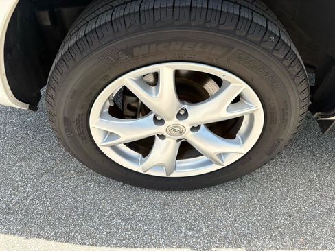 Used 2011 Nissan Rogue SV FWD image 9