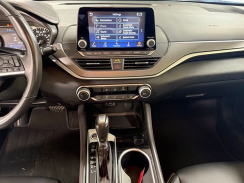 Used 2024 Nissan Altima 2.5 SR FWD image 15