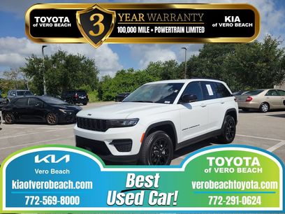 Used 2025 Jeep Grand Cherokee Altitude w/ Trailer Tow Package