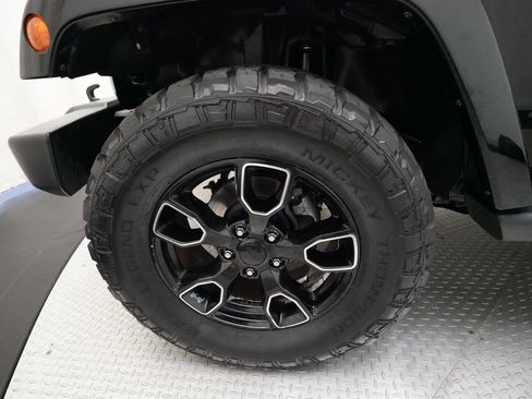 Used 2018 Jeep Wrangler Unlimited Sahara AWD/4WD image 25