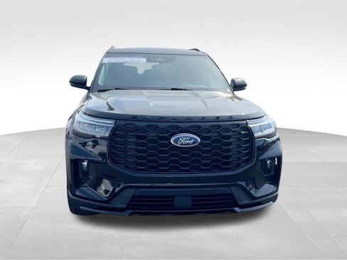 Used 2025 Ford Explorer ST-Line w/ ST-Line Street Pack AWD/4WD image 3