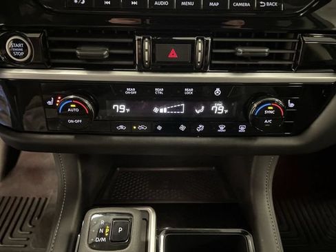 Used 2024 Nissan Pathfinder SL w/ Black Appearance Package AWD/4WD image 19