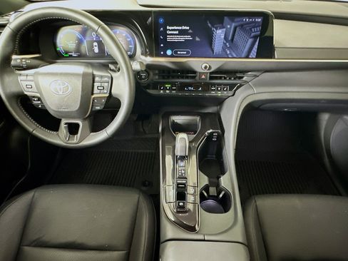 Used 2025 Toyota Crown Signia image 27