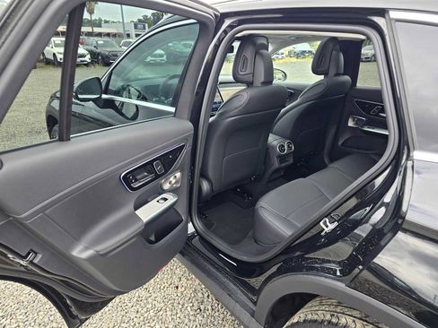 Used 2023 Mercedes-Benz GLC 300 4MATIC image 34