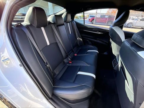 Used 2025 Toyota Camry SE image 18