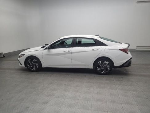 Used 2025 Hyundai Elantra Sport FWD image 3