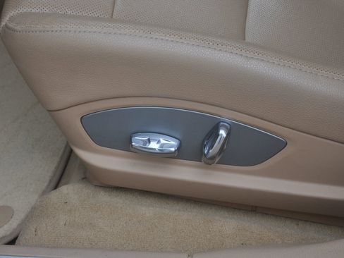 Used 2013 Porsche Panamera S image 37