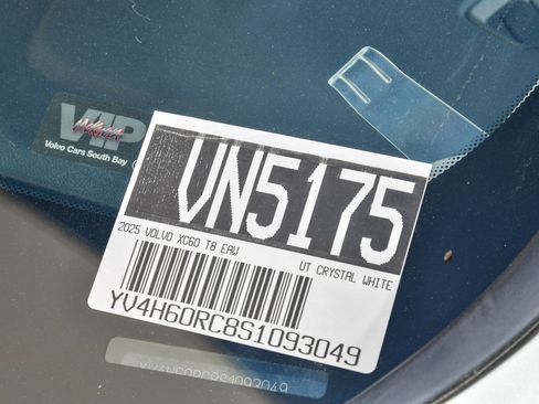 Certified 2025 Volvo XC60 T8 Plus w/ Protection Package Premier image 32