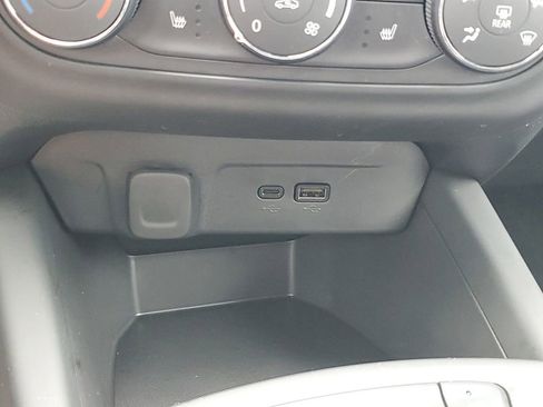 Used 2025 Chevrolet Trax RS w/ Driver Confidence Package FWD image 16