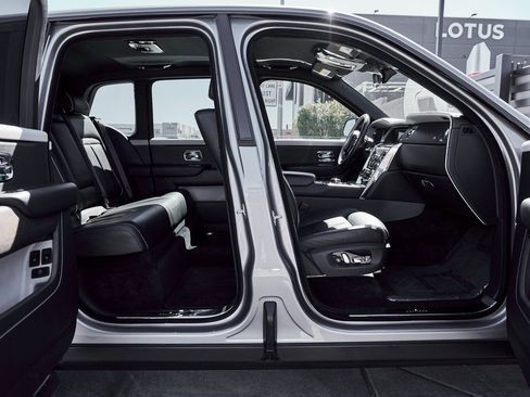 Used 2023 Rolls-Royce Cullinan AWD/4WD image 26