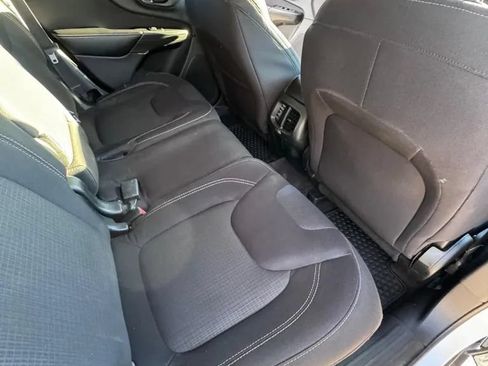 Used 2016 Jeep Cherokee Latitude w/ Cold Weather Group AWD/4WD image 15