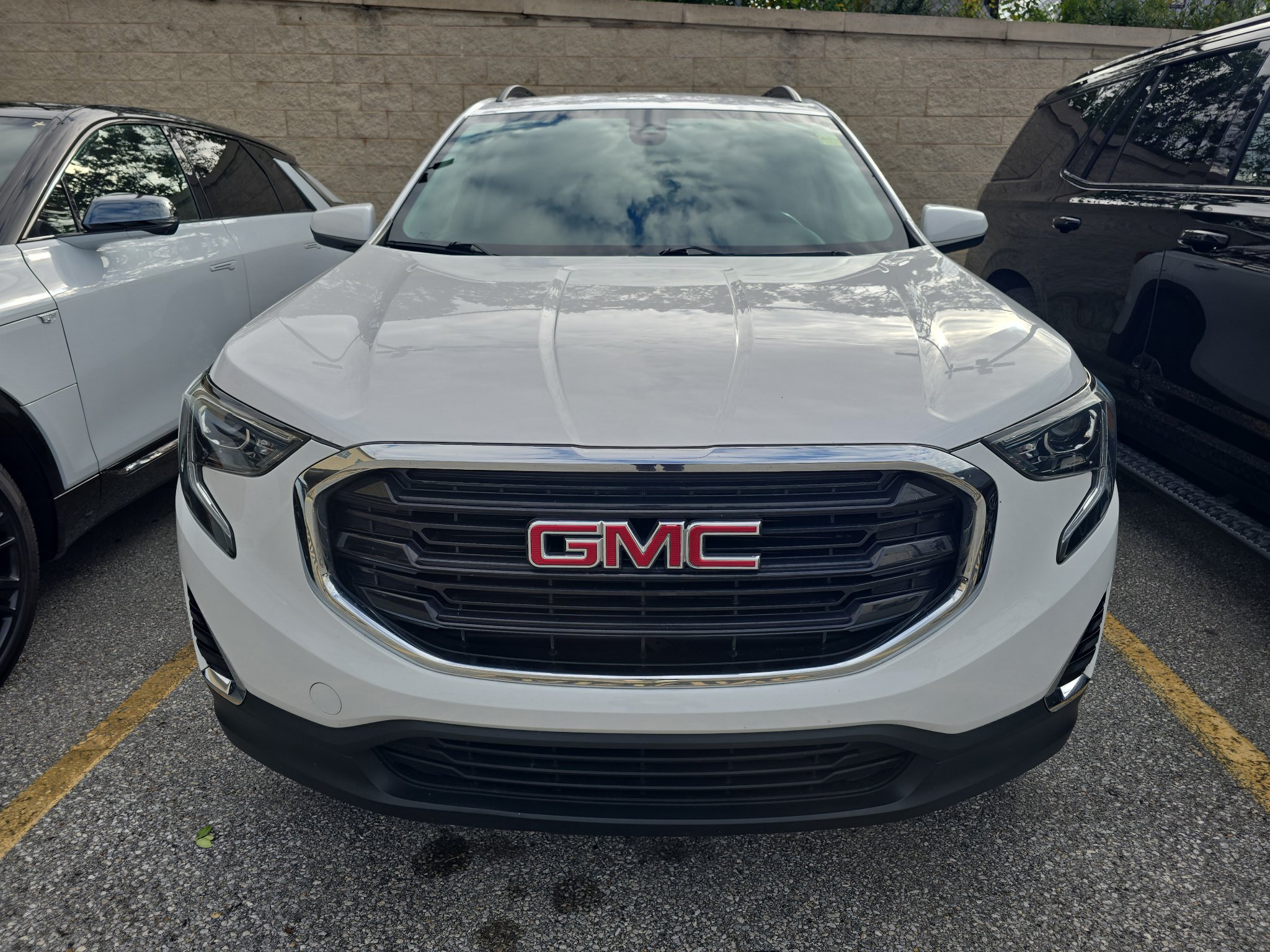 Used 2020 GMC Terrain SLE w/ Driver Convenience Package FWD image 3