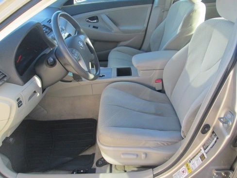 Used 2009 Toyota Camry LE image 9