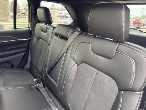 New 2026 Jeep Grand Cherokee Altitude image 12