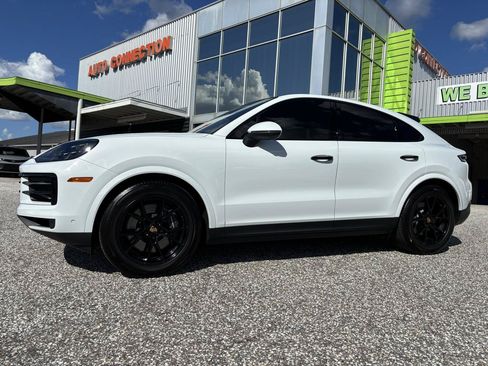Used 2025 Porsche Cayenne Coupe AWD/4WD image 2