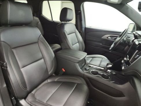 Used 2023 Chevrolet Traverse LT w/ LT Premium Package AWD/4WD image 17