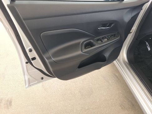 Used 2025 Nissan Versa SV FWD image 28