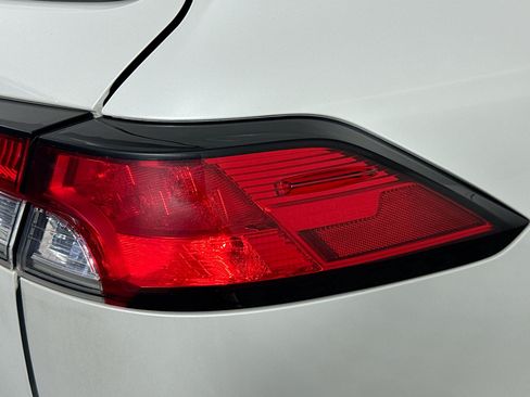 Used 2024 Toyota Corolla Cross LE FWD image 33
