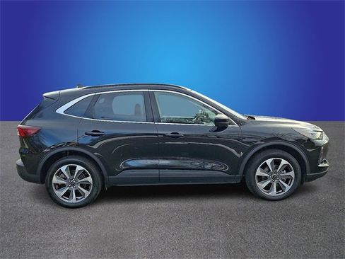 Used 2024 Ford Escape Platinum image 4