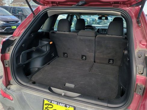 Used 2016 Jeep Cherokee Sport image 23