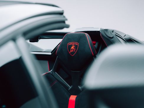 Used 2020 Lamborghini Aventador SVJ image 45