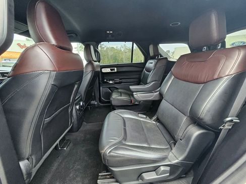 Used 2022 Ford Explorer Platinum w/ Equipment Group 601A image 6