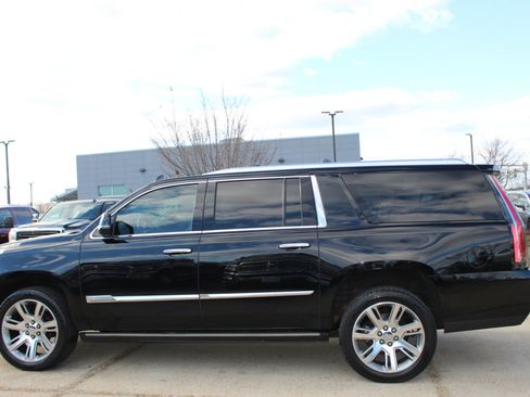 Used 2016 Cadillac Escalade ESV Premium image 3