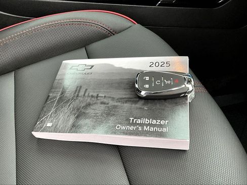 Used 2025 Chevrolet TrailBlazer RS w/ Convenience Package image 12