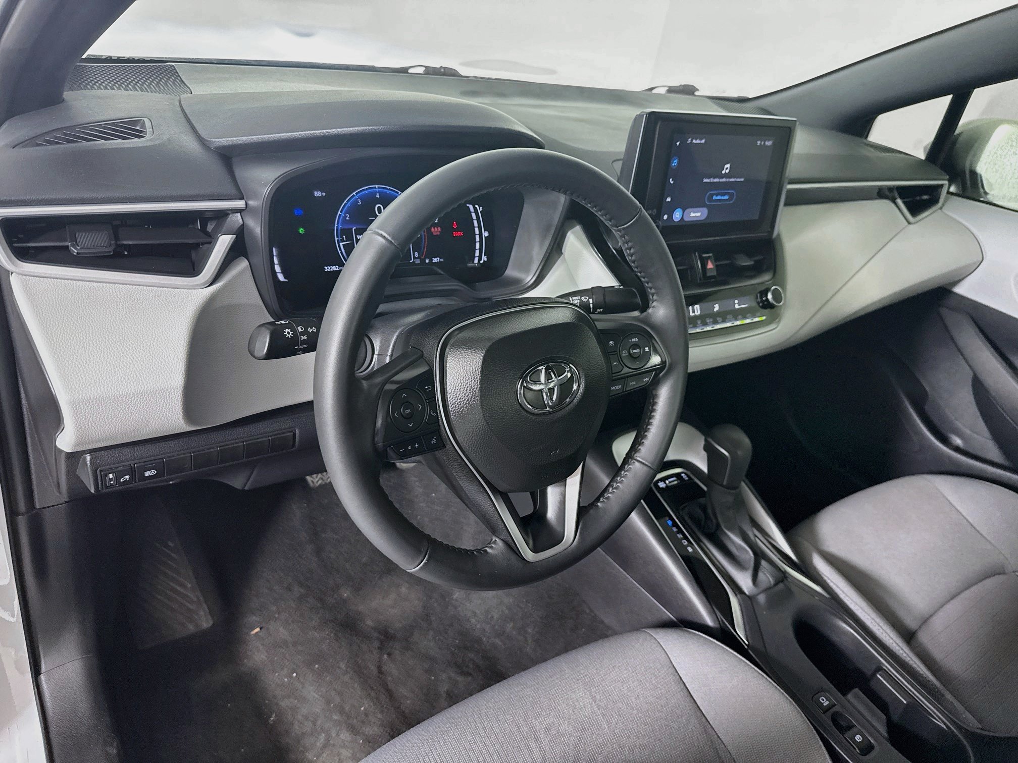 Used 2026 Toyota Corolla SE FWD image 8