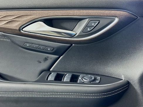 Used 2023 Buick Envision Avenir AWD/4WD image 18
