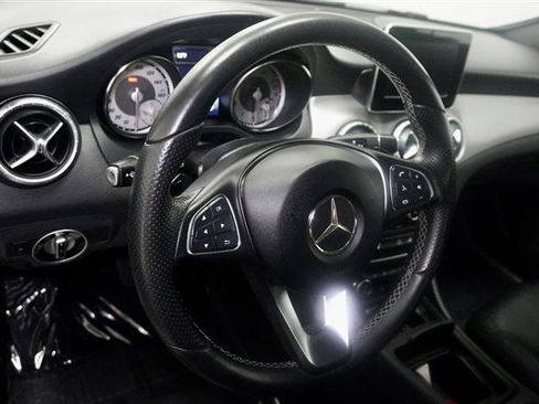 Used 2015 Mercedes-Benz CLA 250 image 11