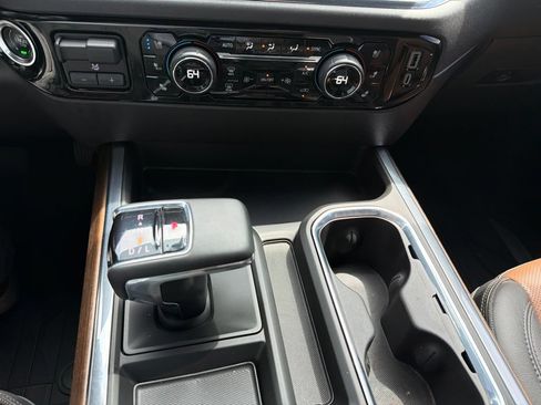 Used 2023 Chevrolet Silverado 1500 High Country w/ High Country Premium Package AWD/4WD image 34