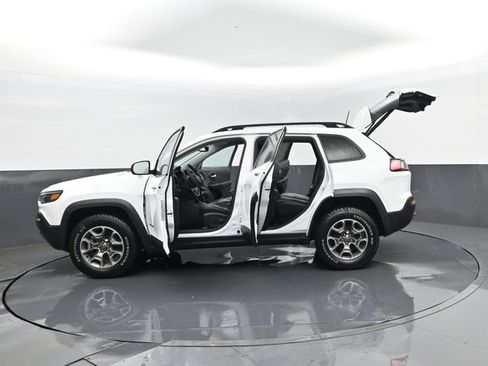 Used 2022 Jeep Cherokee Trailhawk w/ Premium Leather Package AWD/4WD image 32